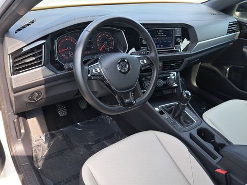 Used 2020 Volkswagen Jetta R-Line w/ R-Line Cold Weather Package FWD image 16