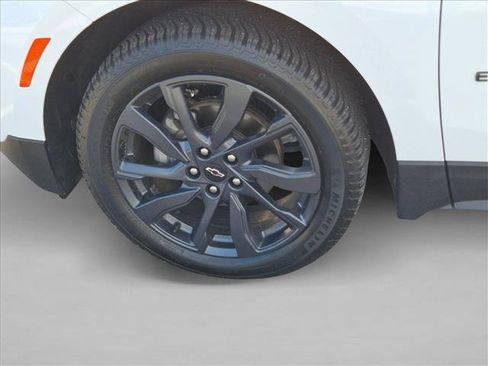 Used 2022 Chevrolet Equinox RS w/ LPO, Floor Liner Package FWD image 9