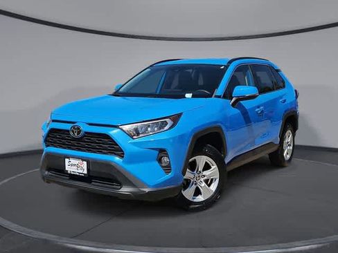 Used 2021 Toyota RAV4 XLE FWD image 1