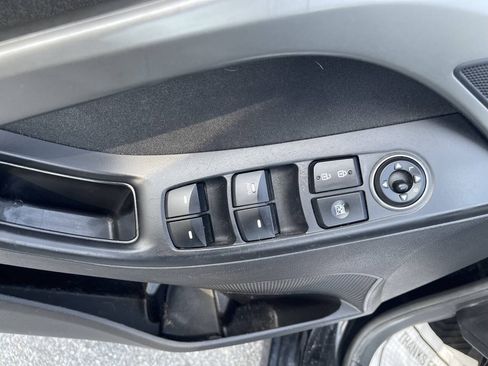 Used 2015 Hyundai Elantra SE w/ Option Group 03 FWD image 13