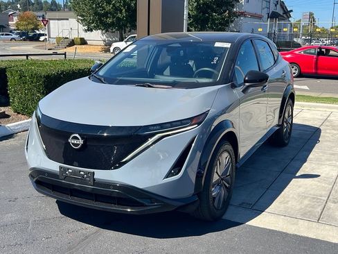 Used 2024 Nissan Ariya AWD image 3