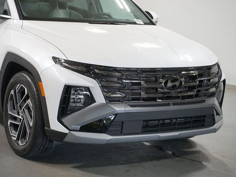 Used 2025 Hyundai Tucson Limited image 4