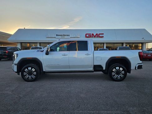 Used 2024 GMC Sierra 2500 Denali w/ Denali Reserve Package image 2