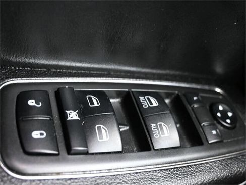 Used 2019 Chrysler 300 S image 31