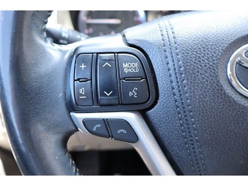 Used 2017 Toyota Highlander FWD V6 image 39