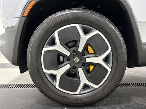 Used 2024 Rivian R1S Adventure AWD/4WD image 9