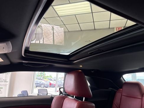 Used 2018 Dodge Challenger SRT Hellcat RWD image 16