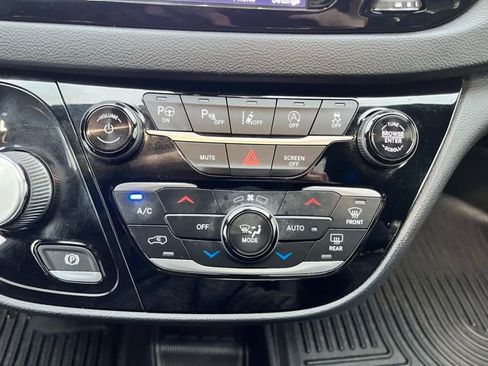 Used 2020 Chrysler Pacifica Touring-L w/ Advanced Safetytec Group image 45