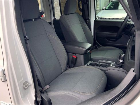 Used 2024 Jeep Wrangler Willys image 9