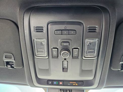 Used 2023 Chevrolet Suburban Premier image 23