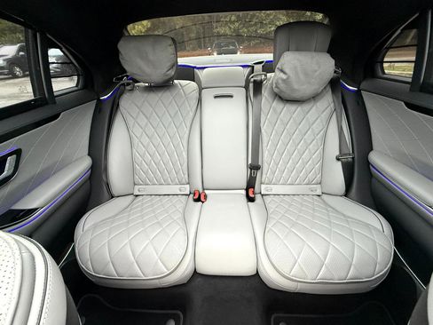 Used 2022 Mercedes-Benz S 580 4MATIC Sedan w/ AMG Line Package image 16