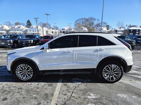 Used 2024 Cadillac XT4 Sport image 2