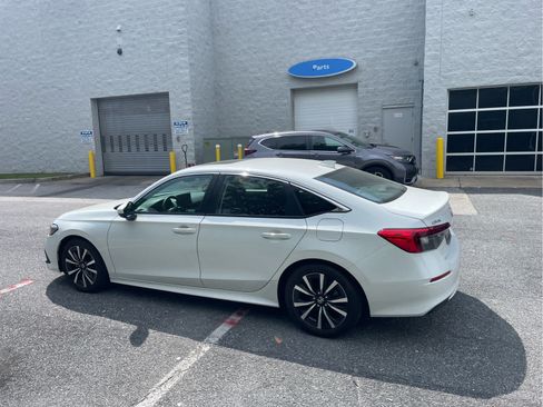 Used 2023 Honda Civic EX image 3