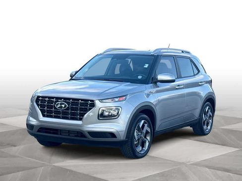 Used 2024 Hyundai Venue SEL FWD image 4