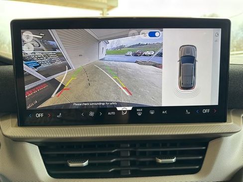 Used 2025 Ford Explorer Active image 19