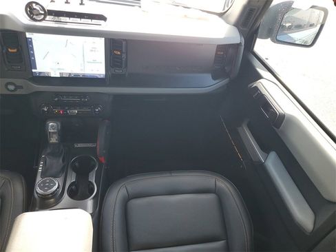 Used 2023 Ford Bronco Badlands image 26