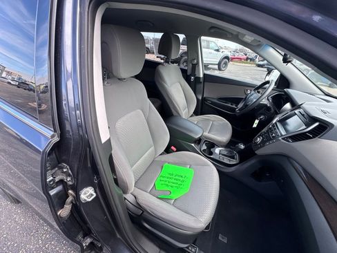 Used 2017 Hyundai Santa Fe SE FWD image 18