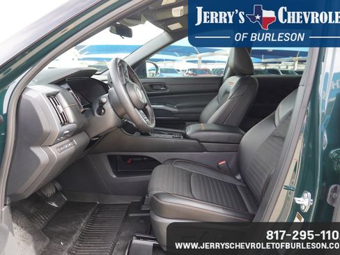 Used 2025 Nissan Pathfinder Rock Creek image 8