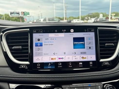 New 2027 Chrysler Pacifica Select AWD/4WD image 47
