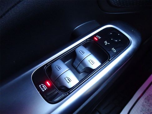 Used 2023 Mercedes-Benz C 300 4MATIC Sedan image 23