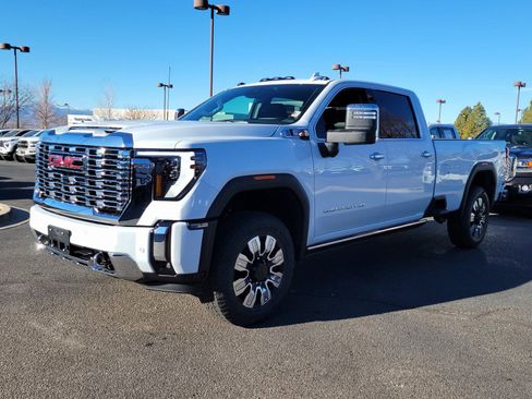 New 2026 GMC Sierra 3500 Denali w/ Denali Reserve Package AWD/4WD image 4