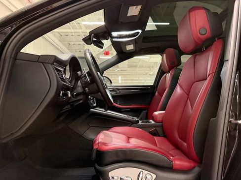 Certified 2026 Porsche Macan AWD/4WD image 5