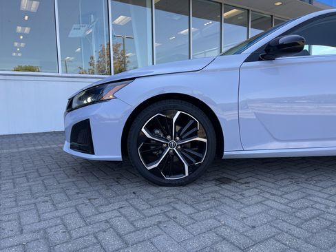 Used 2023 Nissan Altima 2.5 SR image 10