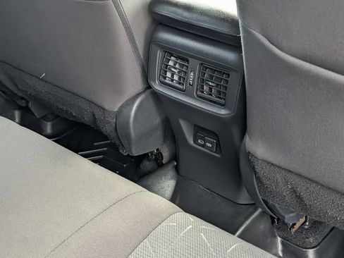 Used 2022 Toyota RAV4 XLE AWD/4WD image 29