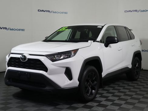 Used 2022 Toyota RAV4 LE image 11
