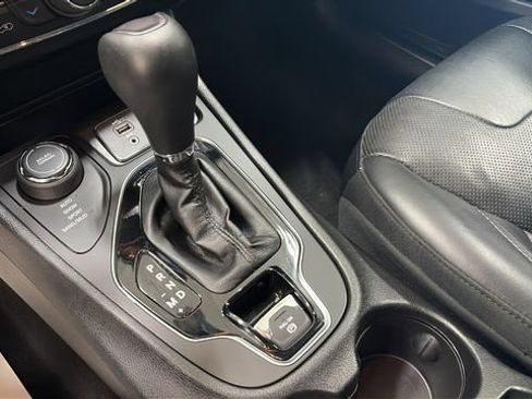 Used 2019 Jeep Cherokee Limited AWD/4WD image 18