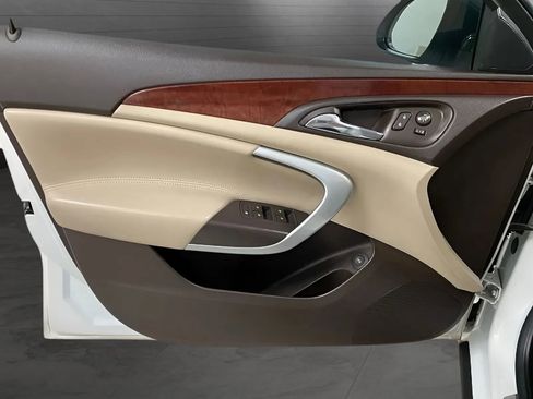 Used 2016 Buick Regal FWD image 10