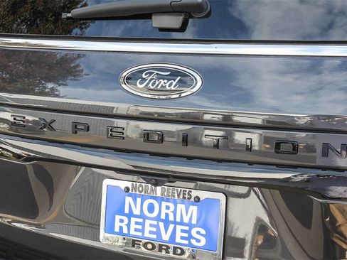 Used 2022 Ford Expedition Max Limited image 13