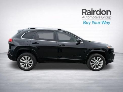Used 2017 Jeep Cherokee Overland w/ Technology Group AWD/4WD image 8