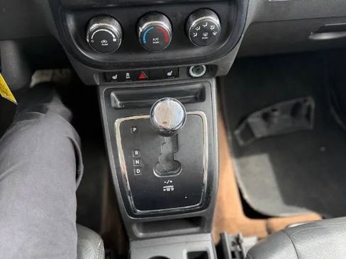 Used 2013 Jeep Patriot Latitude w/ Altitude Pkg AWD/4WD image 16