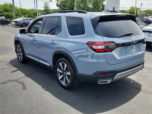 Used 2025 Honda Pilot Touring image 4