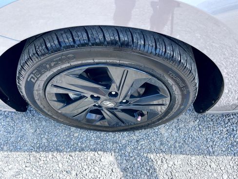 Used 2023 Hyundai Elantra SEL image 21