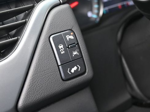 Used 2020 Chevrolet Suburban LT image 17