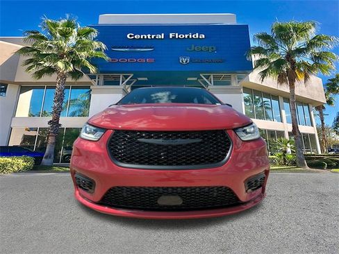 New 2026 Chrysler Pacifica Limited w/ S Appearance Package image 3