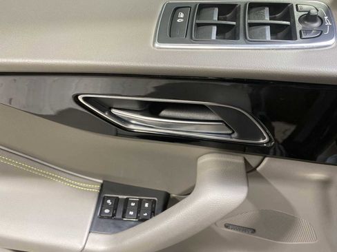 Used 2017 Jaguar F-PACE R-Sport image 23