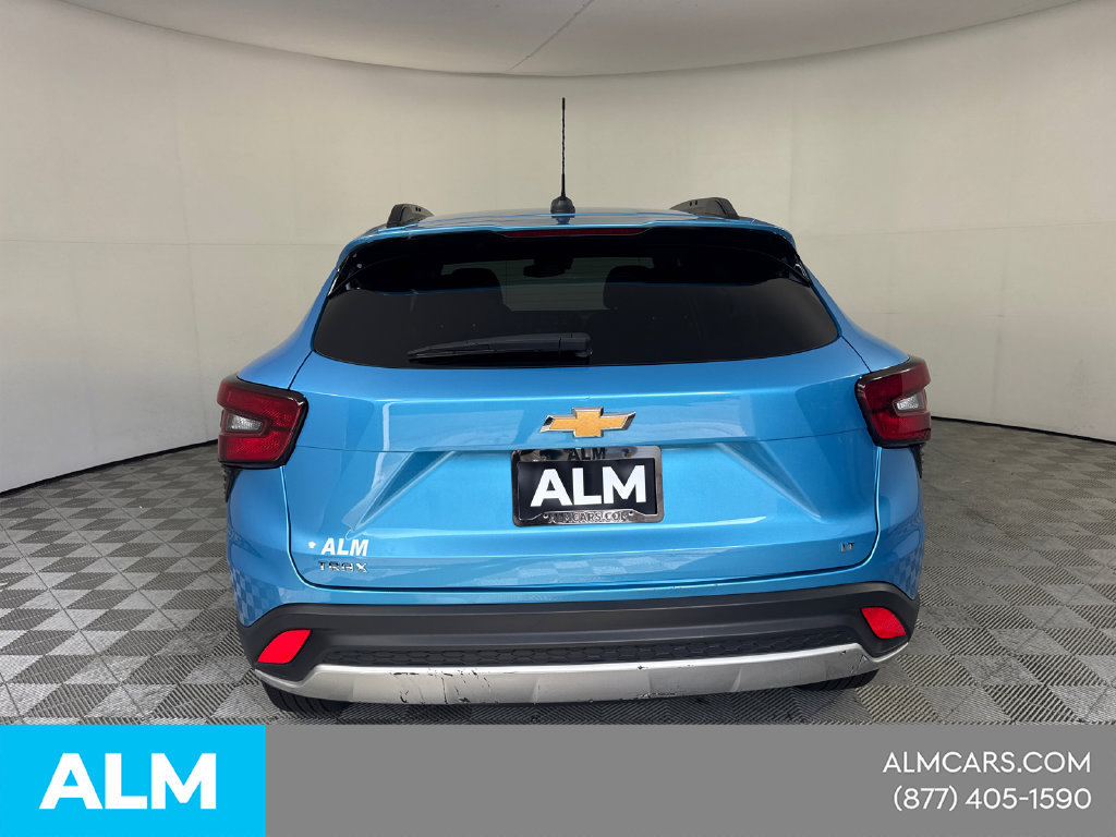 Used 2025 Chevrolet Trax LT FWD image 8