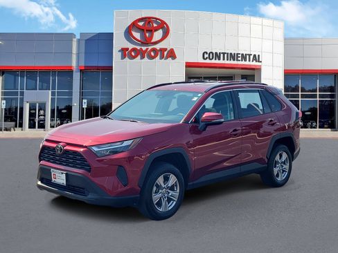 Used 2023 Toyota RAV4 XLE AWD/4WD image 2