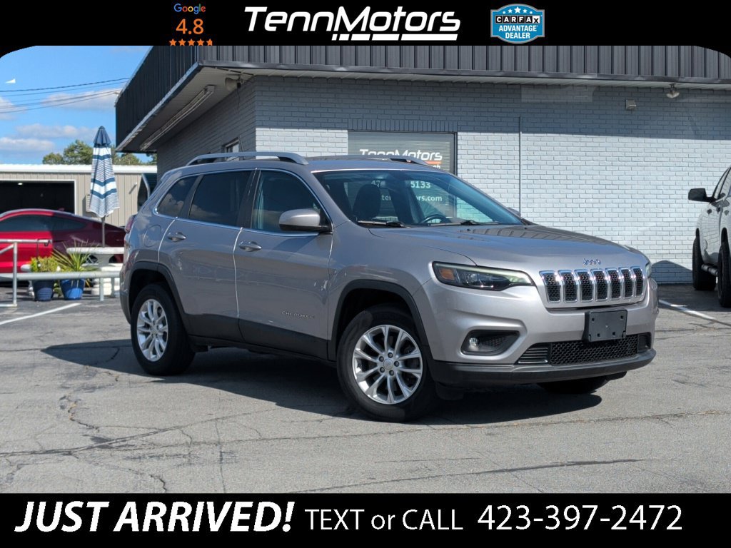 Used 2019 Jeep Cherokee Latitude w/ Cold Weather Group AWD/4WD image 3