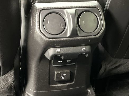 Used 2018 Jeep Wrangler Unlimited Sahara image 10