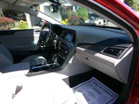 Used 2017 Hyundai Sonata SE w/ Cargo Package image 18