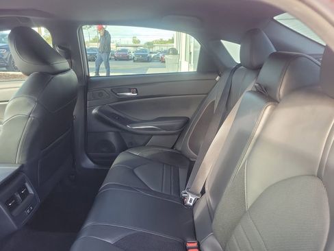 Used 2021 Toyota Avalon XSE image 9