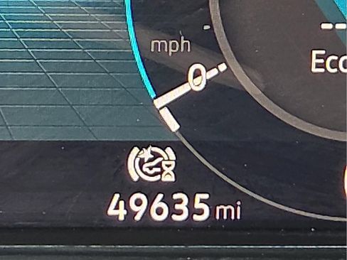 Used 2024 Volkswagen Atlas Cross Sport SE image 23