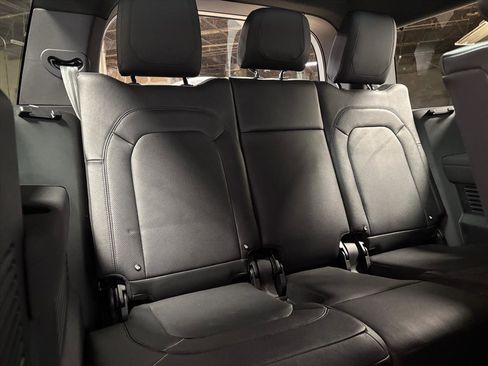 Used 2023 Land Rover Defender 130 S image 42