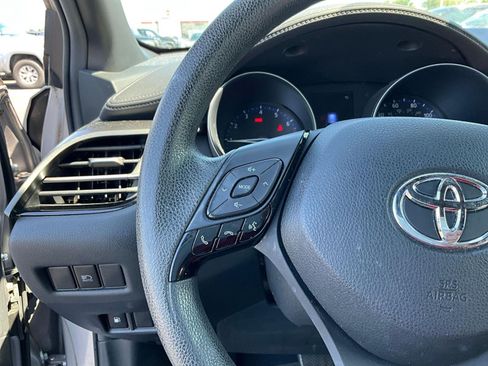 Used 2019 Toyota C-HR LE FWD image 10
