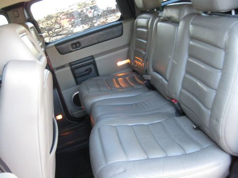Used 2005 HUMMER H2 w/ Preferred Equipment Group image 30