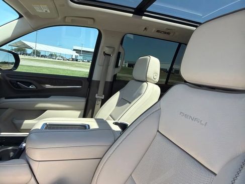 Used 2023 GMC Yukon Denali AWD/4WD image 11
